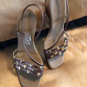 Bronze wedge like heel